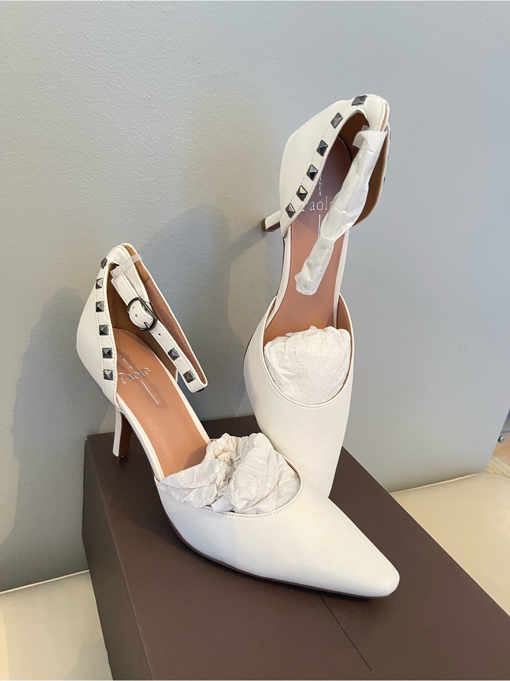 New Paolo White Pointed-Toe Stud Ankle-Strap Heels Size 10 very comfortable